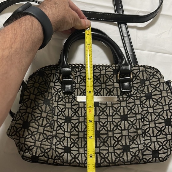 Handle or over the shoulder pocket book. - Picture 10 of 12